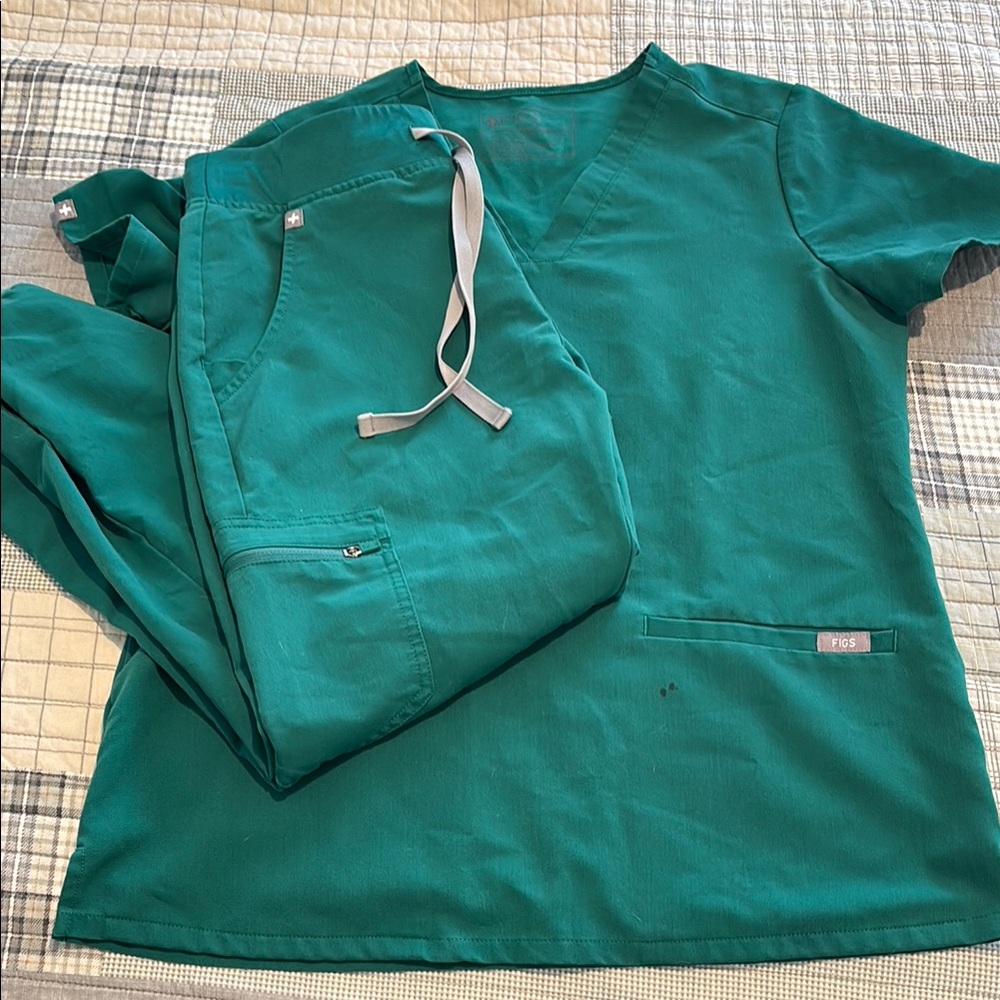 FIGS Women’s Small Hunter Green Scrub Set Casma Top Zamora Bottoms